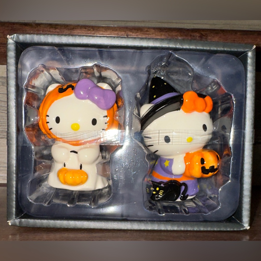 🥰 Blue Sky Hello Kitty Halloween Salt & Pepper Shakers Pumpkin & Witch Black Cat